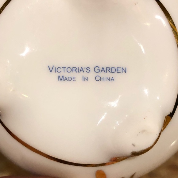 Victoria's Garden Mini Teapot, Pink Roses **Too Cute & Adorable** - Picture 4 of 7